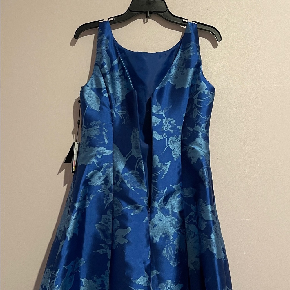 Adrianna Papell
Women's Boat-Neck Metallic Fit & Flare Dress - Picture 6 of 8